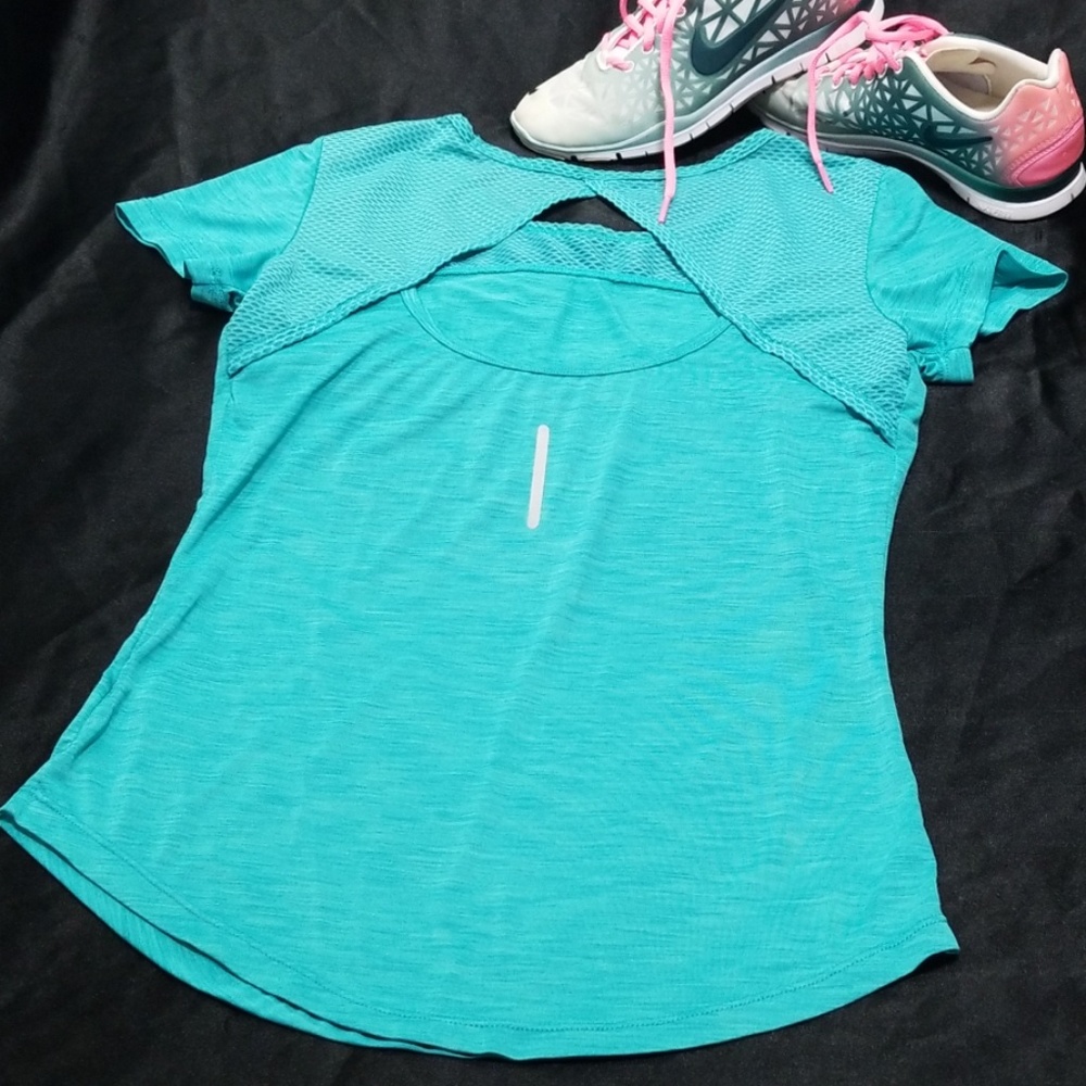 NWOT - Reebok Workout Shirt - Picture 5 of 8